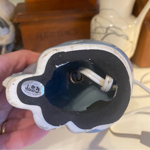 Vintage blue kitty lamp with red heart. Works. - Picture 5 of 6